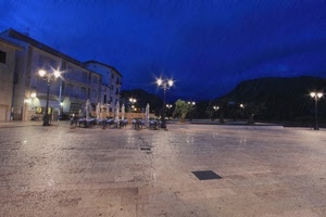 piazza, lampioni, notturno, luci, notte, blu, pioggia, cielo, sedie