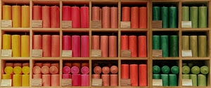 candele, colori, giallo, verde, arancione, scaffale, cera, legno, ceri, rosa, multicolore, ripiani, quadrati, rosso, etichette, scaffalatura